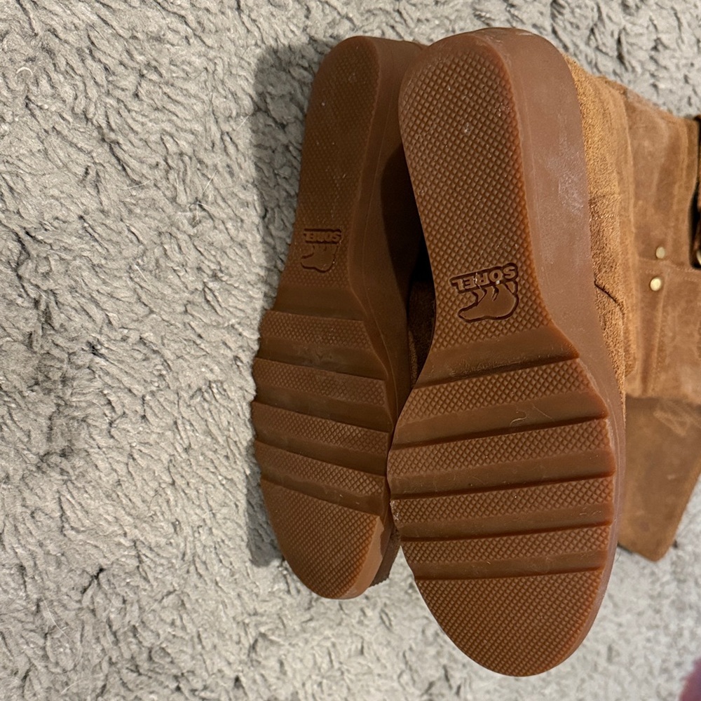 Sorel Women's Brown Suede Winter Boots - Picture 2 of 6